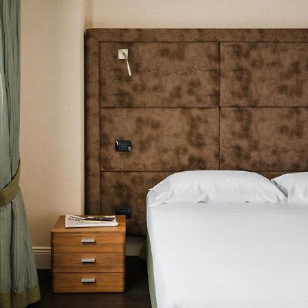 Hotel Cora カラーテ・ブリアンツァ エクステリア 写真