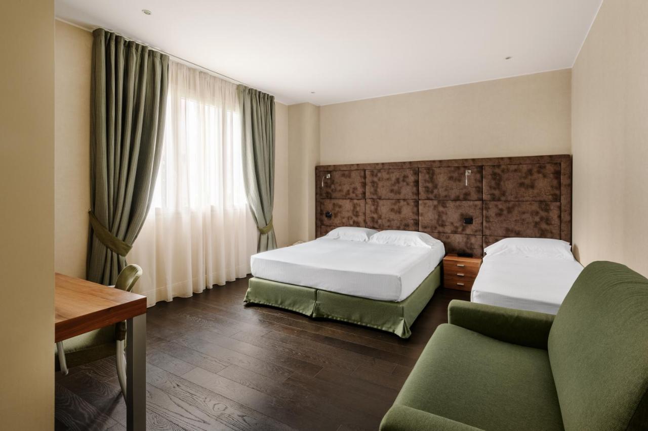 Hotel Cora カラーテ・ブリアンツァ エクステリア 写真