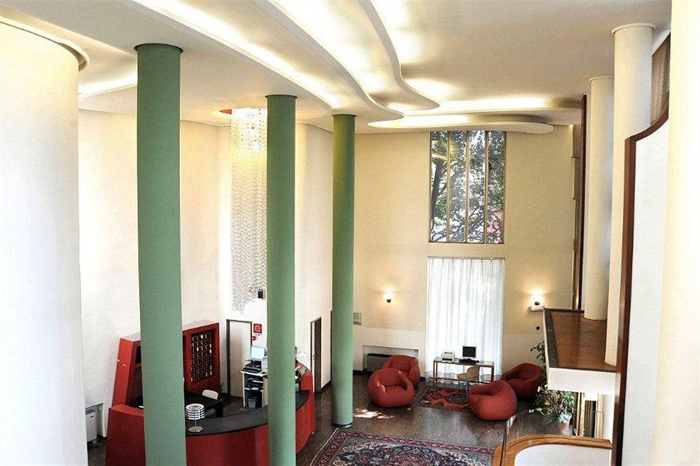 Hotel Cora カラーテ・ブリアンツァ エクステリア 写真