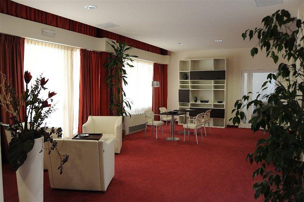 Hotel Cora カラーテ・ブリアンツァ エクステリア 写真