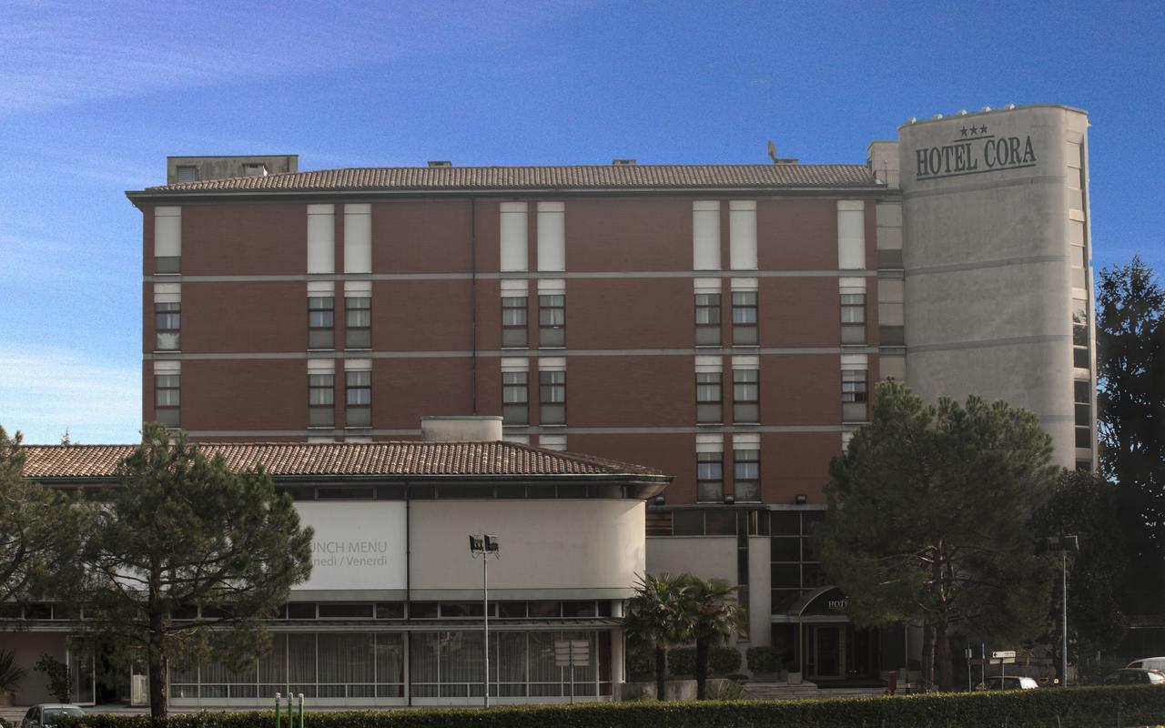Hotel Cora カラーテ・ブリアンツァ エクステリア 写真