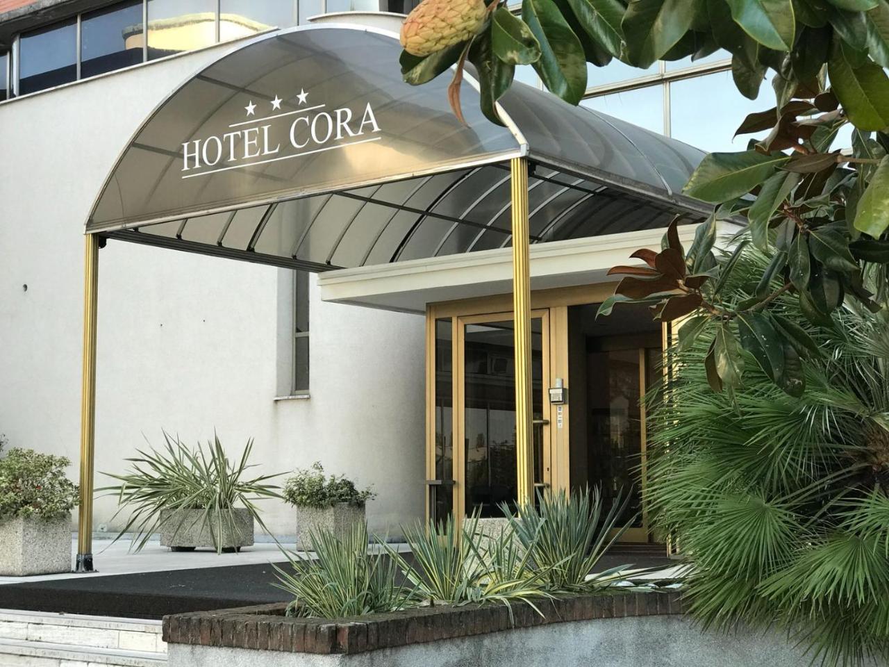Hotel Cora カラーテ・ブリアンツァ エクステリア 写真