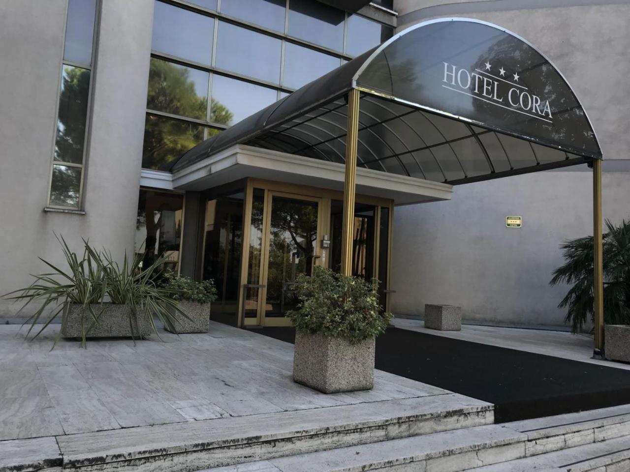 Hotel Cora カラーテ・ブリアンツァ エクステリア 写真