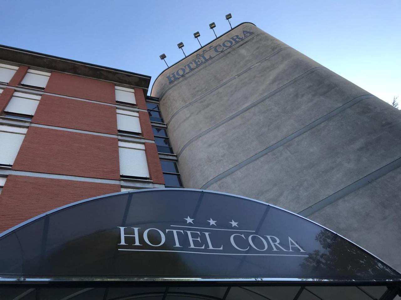 Hotel Cora カラーテ・ブリアンツァ エクステリア 写真